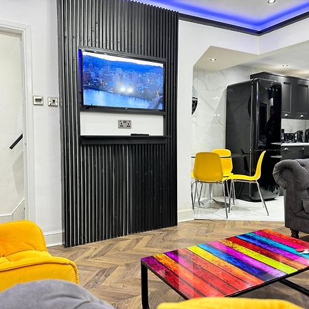4 Bed 4 Bath House With Free Parking, 5 Mins To Lfc And 15 Mins To City Centre Liverpool Buitenkant foto