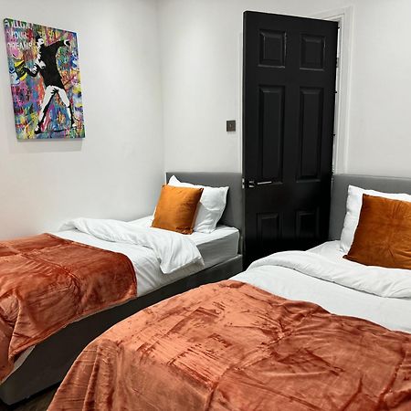 4 Bed 4 Bath House With Free Parking, 5 Mins To Lfc And 15 Mins To City Centre Liverpool Buitenkant foto