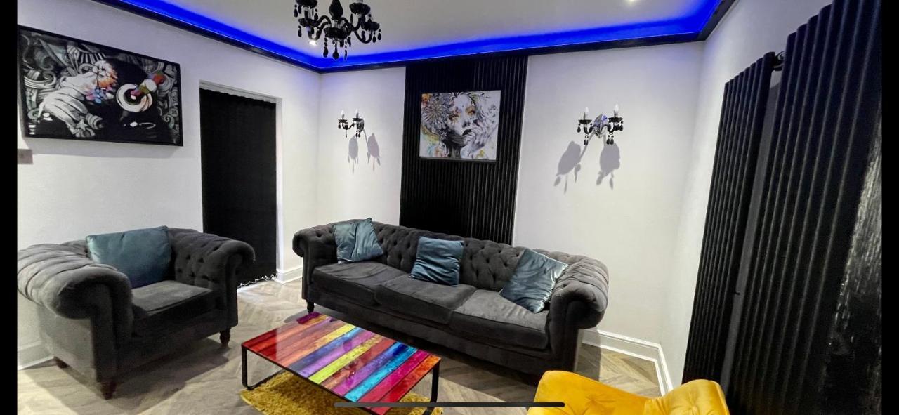 4 Bed 4 Bath House With Free Parking, 5 Mins To Lfc And 15 Mins To City Centre Liverpool Buitenkant foto