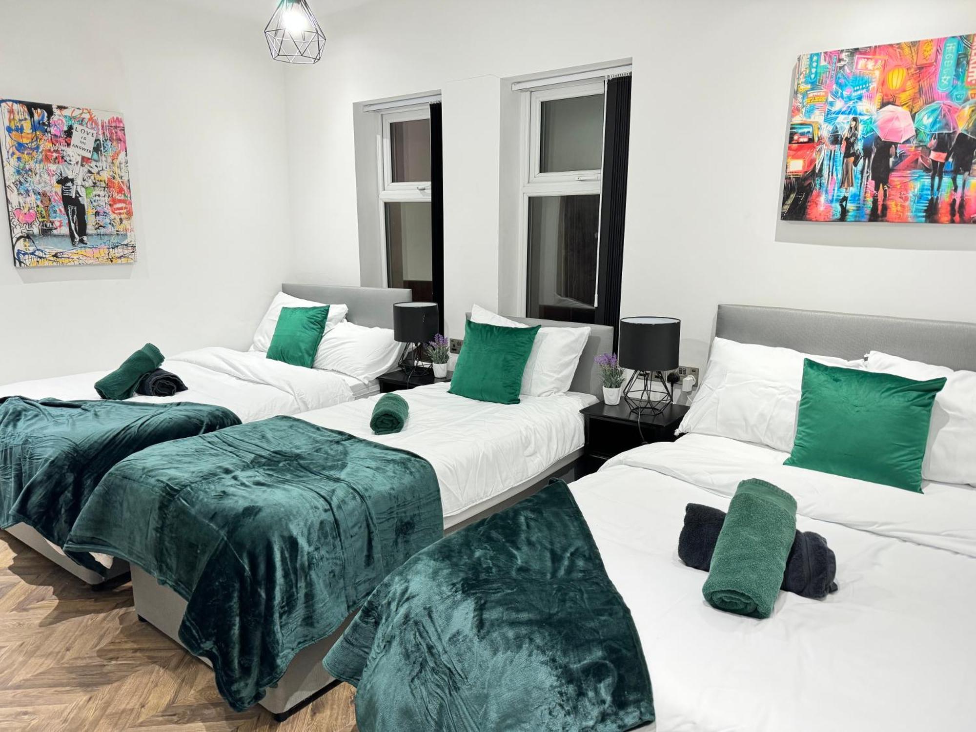 4 Bed 4 Bath House With Free Parking, 5 Mins To Lfc And 15 Mins To City Centre Liverpool Buitenkant foto